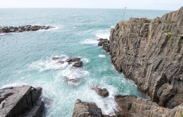 Riomaggiore, cinque terre. nádherné pobřežní barvy v jarní se — Stock fotografie