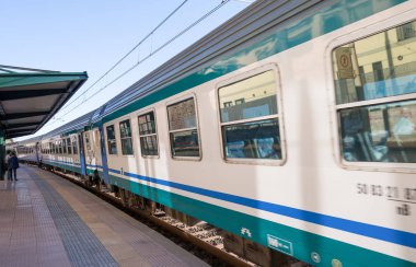İtalyan sahil boyunca tren