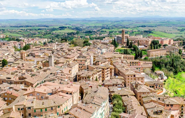 Sienne, Italie. Belle vue sur la célèbre architecture médiévale — Photo