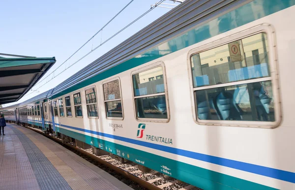 Tren por la costa italiana — Foto de Stock