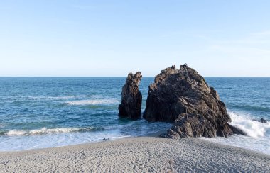 Monterosso Beach, Cinque Terre önünde dev kaya