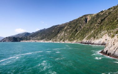 Cinque Terre 'nin muhteşem manzara ve bahar renkleri - İtalya