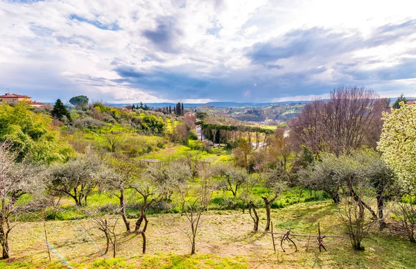 Toscana, Italia. Campaña Maravillosa de Región Campo en Spri —  Fotos de Stock