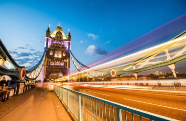 Sonra günbatımı, London Tower Bridge