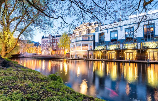 City canals at night for Queen's Day — Stock Photo, Image