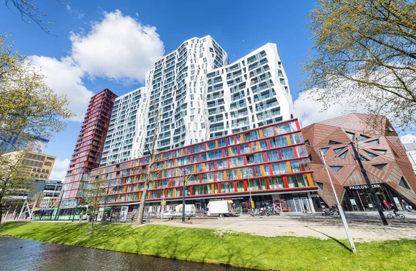 Edificios modernos de la ciudad de Rotterdam — Foto de Stock