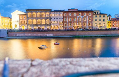 Pisa, Toskana - İtalya Luminara gece ışıkları göster