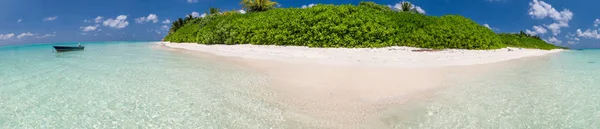 Schöner Panoramablick auf die Malediven-Insel — Stockfoto