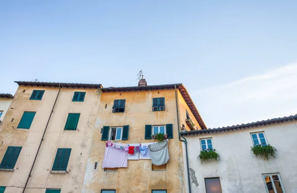 Lucca, İtalya'nın eski ortaçağ mimarisi — Stok fotoğraf