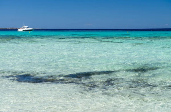Vackra turkosa havet vatten — Stockfoto