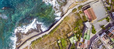 Kıyı şeridi hava havai görünümü