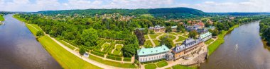 Güzel hava panoramik Pillnitz Castle