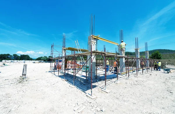 Trabajos en curso en obras de construcción de contrucciones — Foto de Stock