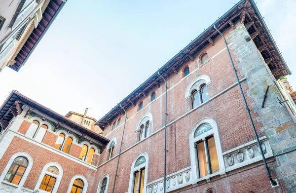 Antica architettura medievale di Lucca — Foto Stock