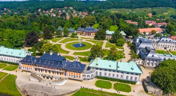 K zámku Pillnitz, letecký pohled na Sasko — Stock fotografie