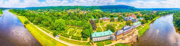 Belle vue aérienne panoramique du château de Pillnitz — Photo