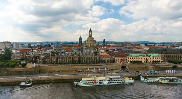 Hermoso horizonte de la ciudad de Dresde — Foto de Stock