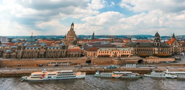 Hermoso horizonte de la ciudad de Dresde —  Fotos de Stock