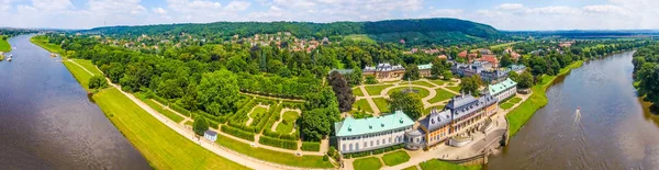 Hermosa vista aérea panorámica del castillo de Pillnitz — Foto de Stock