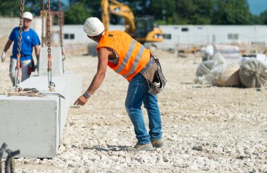 Site bina inşaat içinde çalışan işçiler