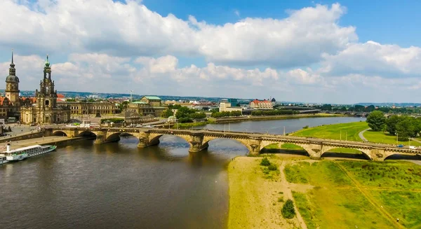 Hermoso horizonte de la ciudad de Dresde — Foto de Stock