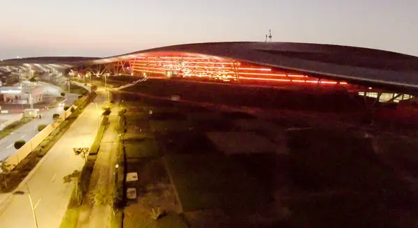 Yas Eiland Ferrari World luchtfoto — Stockfoto