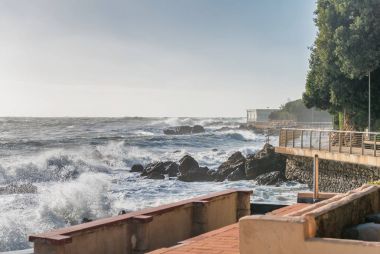 Castiglioncello, Toskana - bir fırtına sırasında bir kıyı görünümü