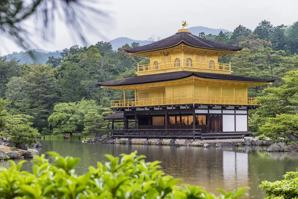 Zlatý pavilon, Miromachi Zen chrám v Japanes tradiční Gar — Stock fotografie