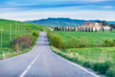 Tuscany kırsal, İtalya rüzgarlı yolun bulanık görünüm