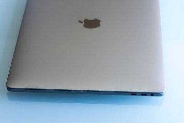 MacBook yandaş 15 inç