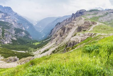 Güzel İtalyan Dolomites doruklarına yaz aylarında