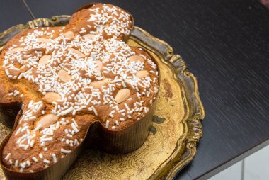 Paskalya kek bir tepsi, Colomba Pasquale - İtalya
