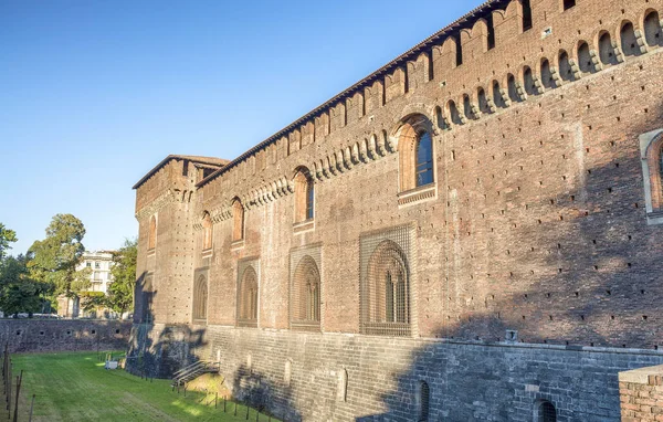 斯福尔扎城堡，米兰。美丽外景 — 图库照片