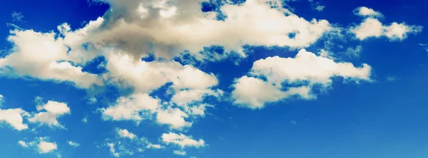 Felhős kék ég, panoráma — Stock Fotó