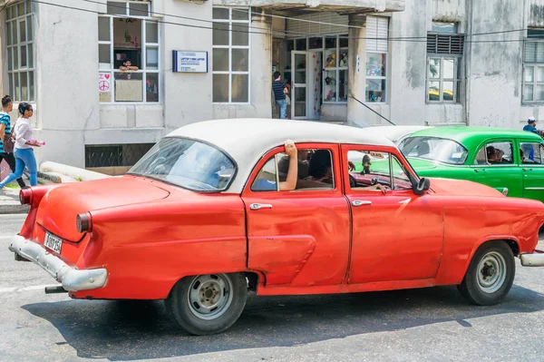 Renkli eski araba — Stok fotoğraf