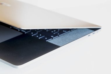 MacBook yandaş 15 inç