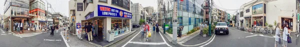 东京 — — 2016 年 5 月 20 日︰ 游客在涉谷。东京吸引 5 轧机 — 图库照片
