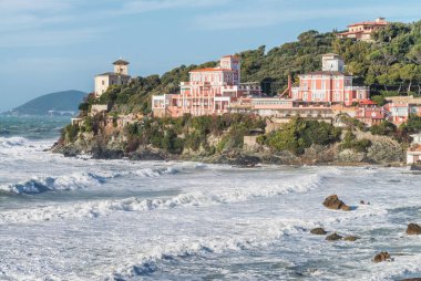 Castiglioncello, Toskana - bir fırtına sırasında bir kıyı görünümü