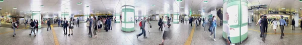 Tourists in Shinjuku Station — Stock Photo, Image