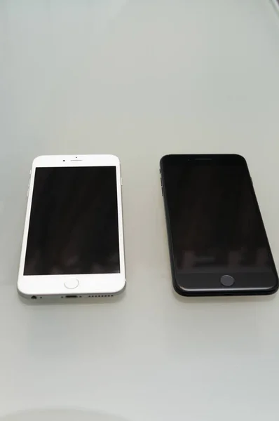 Новый iPhone 7 плюс — стоковое фото