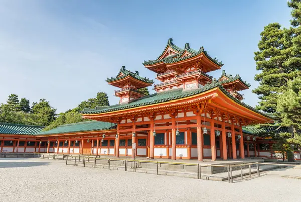Heian Shrine v Kjótu na krásný den — Stock fotografie