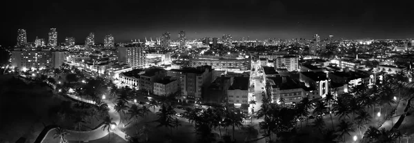 Майамі-Біч в нічний час, повітряні view Ocean Drive вогнів — стокове фото