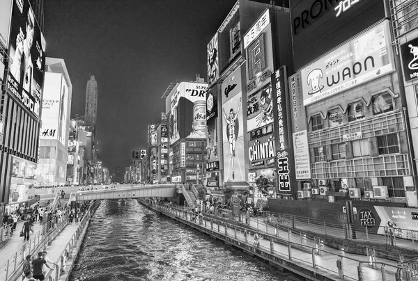 OSAKA, JAPAN - MAY 28, 2016: Dotonbori district of Osaka at nigh — Stock Photo, Image