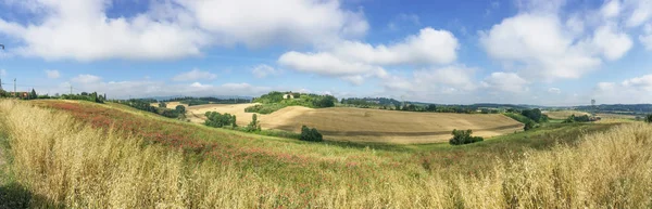 Tuscany kırsal panoramik manzaralı — Stok fotoğraf