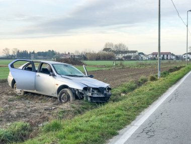 Kazadan sonra araba enkazı