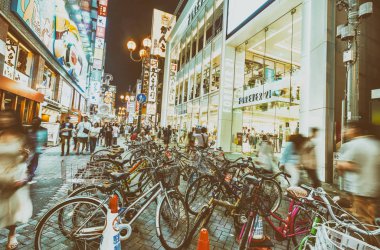 Osaka, Japonya - 28 Mayıs 2016: Dotonbori bölgesinin Osaka BI ile