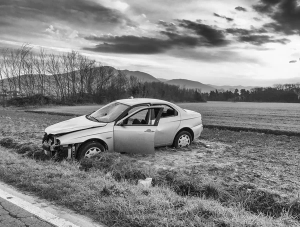 Car wreckage after accident — Stock Photo, Image