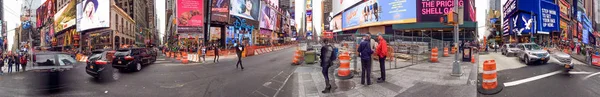 纽约城-2015 年 10 月︰ 游客在时报广场。纽约 — 图库照片