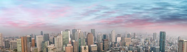 Increíble vista panorámica al atardecer de Osaka skyline, Japón, Todos los anuncios r —  Fotos de Stock