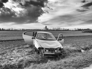 Kazadan sonra araba enkazı